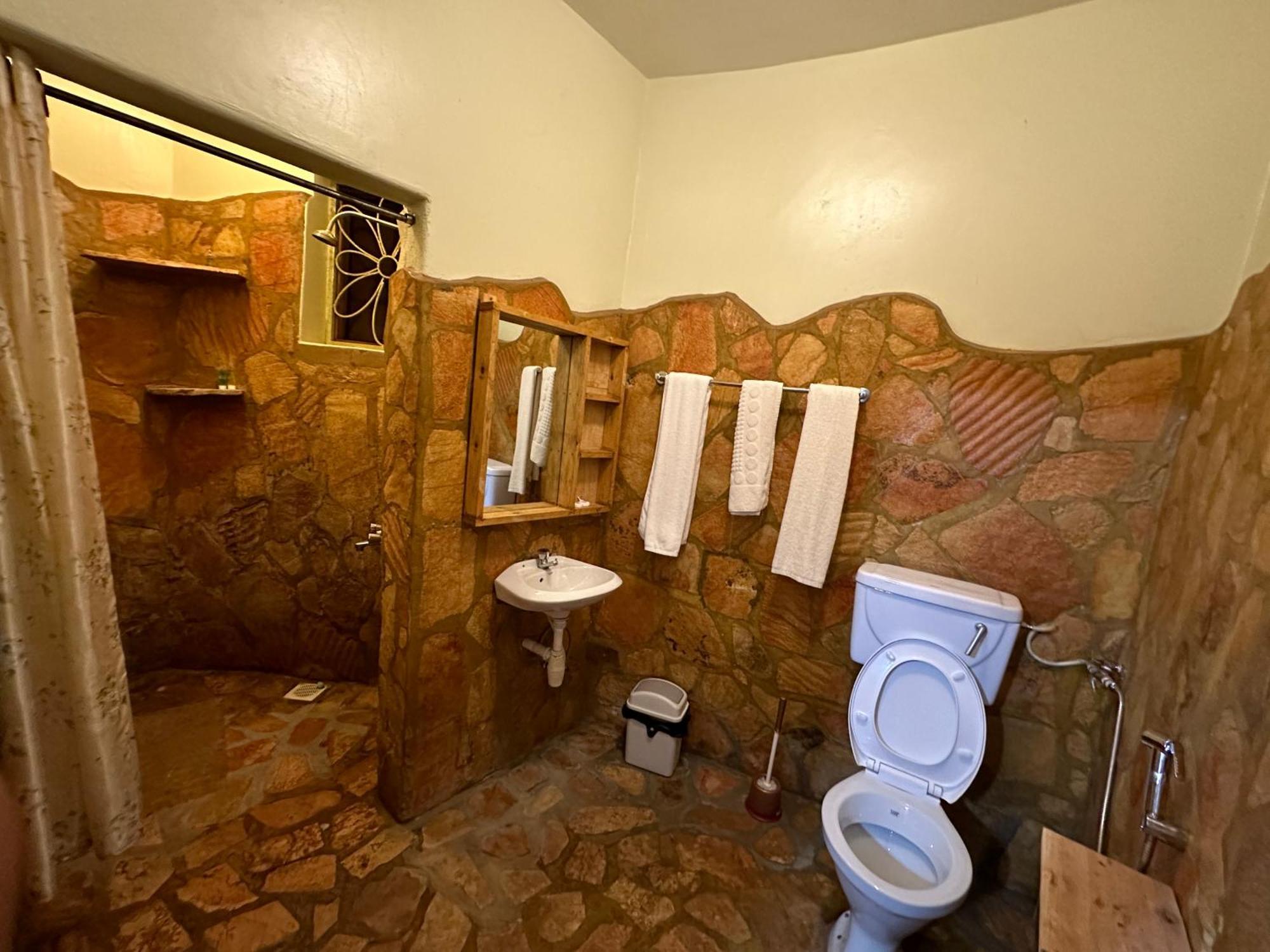 Afro Smile Hotel & Guest House Jinja Eksteriør bilde